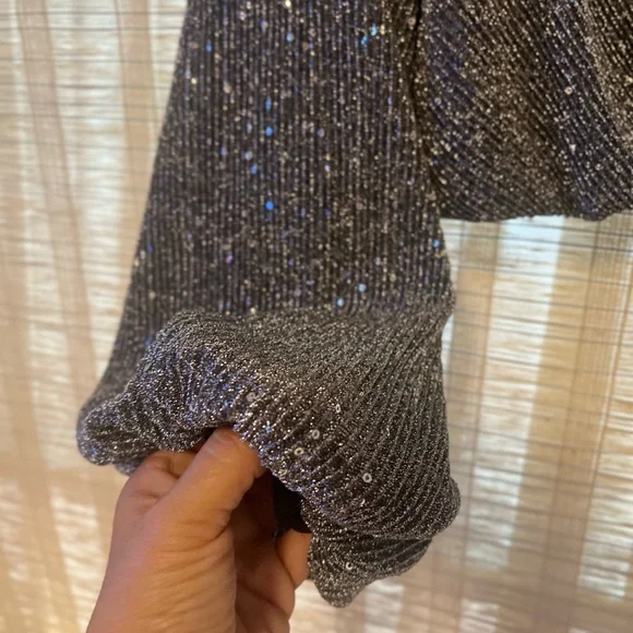 Lulus Silver and Black Sparkle Lined Top Sz M - Picture 11 of 16